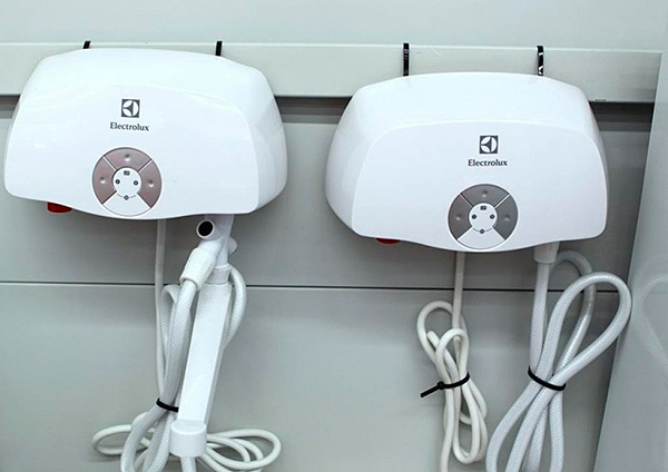 Водонагреватель проточный Electrolux Smartfix 2.0 T (5,5 kW)  кран