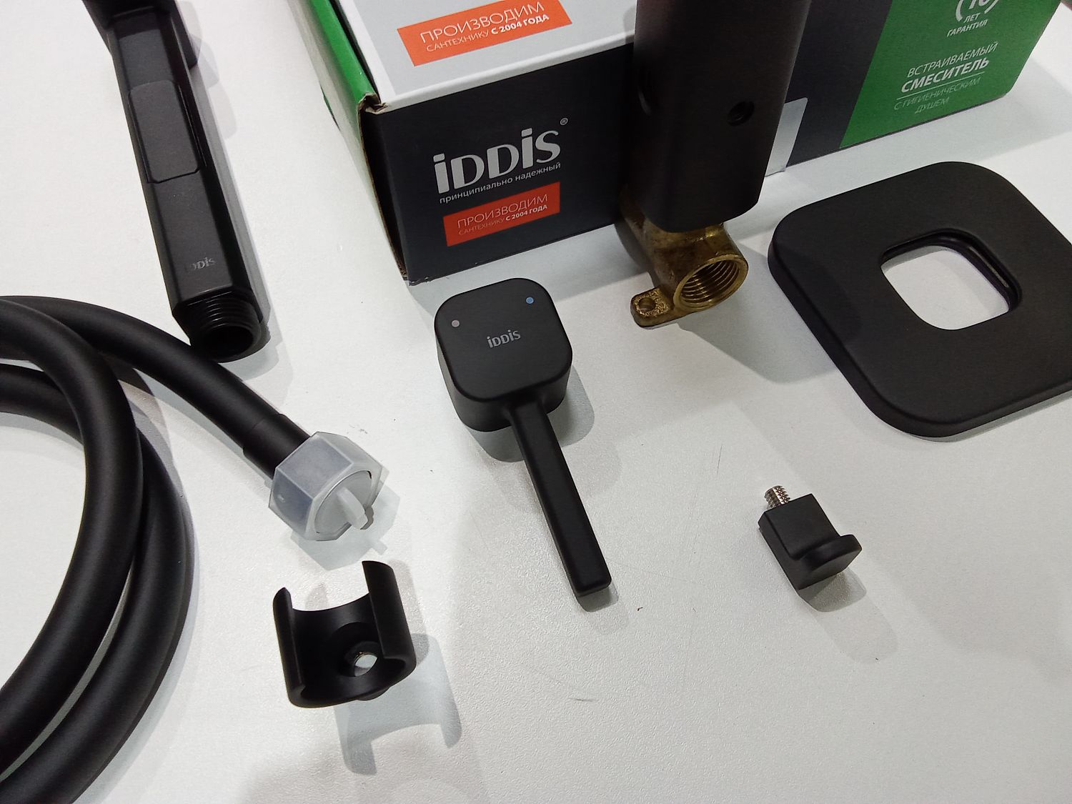 Гигиенический душ Iddis Spring 004BLS0i08 со смесителем с внутренней частью