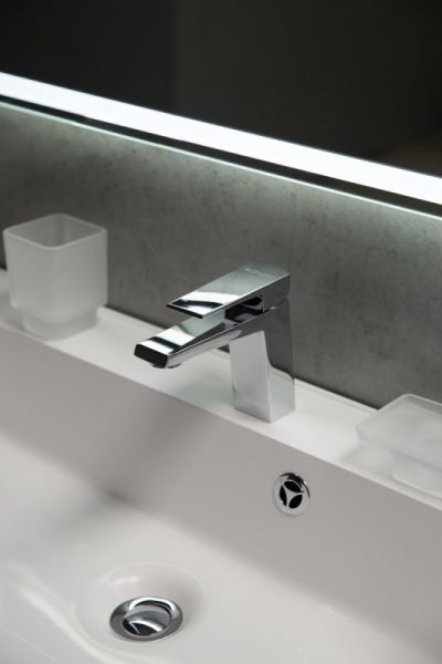 Зеркало SPC-MAR-1000-800-LED-BTN, 12W, 220-240V, 1000x30x800 Belbagno