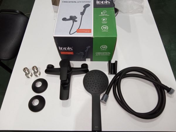 IDDIS Ray RAYBL02i02 Смеситель для ванны с душем черный