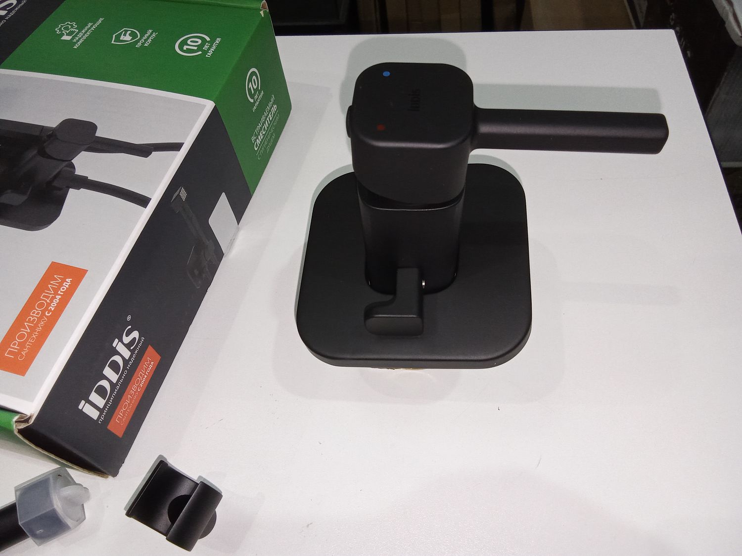 Гигиенический душ Iddis Spring 004BLS0i08 со смесителем с внутренней частью
