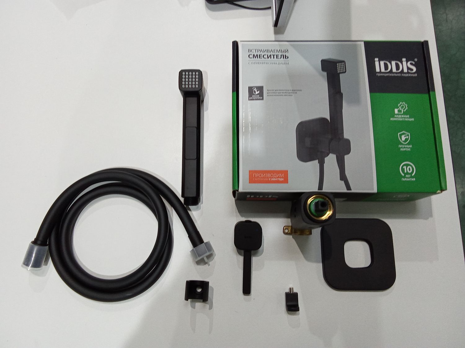 Гигиенический душ Iddis Spring 004BLS0i08 со смесителем с внутренней частью